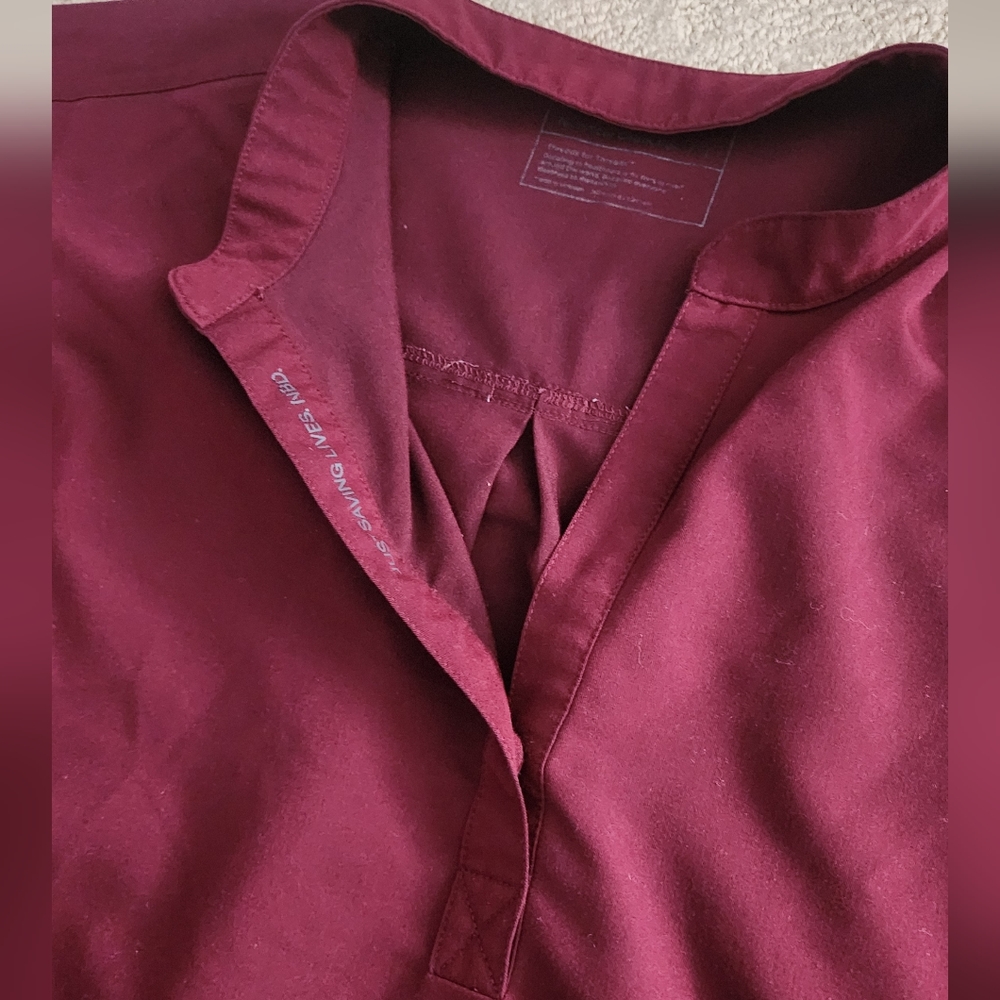 FIGS burgundy red rafeala scrub top (lrg) & zamora joggers (2XL) Matching Set! - Picture 9 of 11